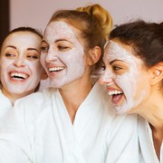 Wow! Ini 4 Rekomendasi Clay Mask Lokal Untuk Kulit Berjerawat yang Murah Banget!