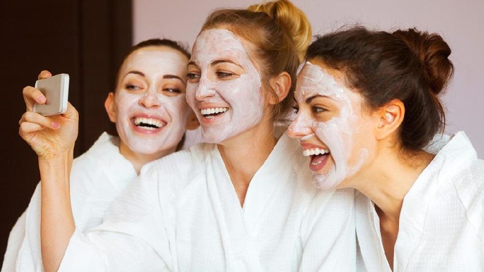 Wow! Ini 4 Rekomendasi Clay Mask Lokal Untuk Kulit Berjerawat yang Murah Banget!