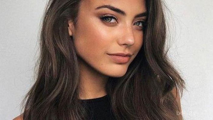 Mau Makeup Natural dengan Bulu Mata Palsu? Ikuti Tipsnya Berikut Ini!