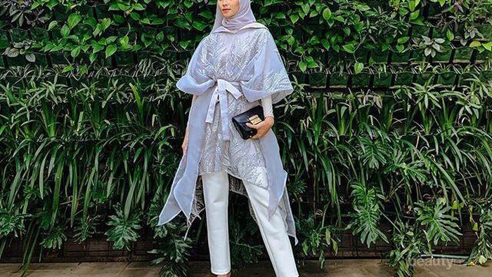Ide Kebaya Hijab Fita Wulansari yang Unik & Anti Mainstream