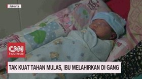 VIDEO: Tak Kuat Tahan Mulas, Ibu Melahirkan di Gang