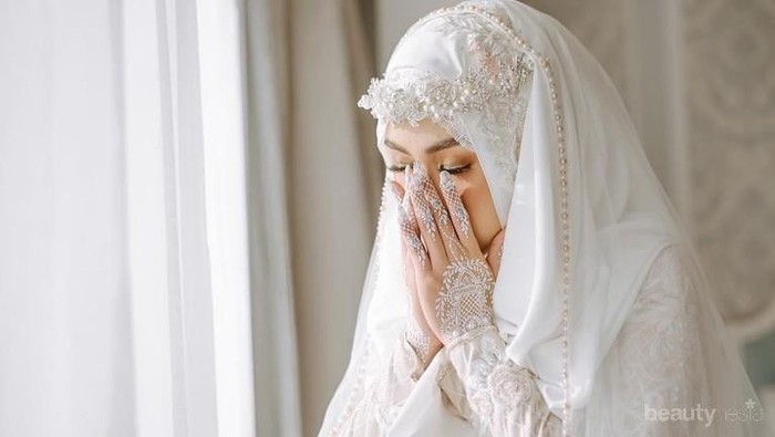 Inspirasi Gaun Pengantin Muslimah ala Artis Indonesia