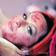 Agar Tampak 5 Tahun Lebih Muda, Kamu Berani Melakukan Vampire Facial ala Seleb Hollywood?