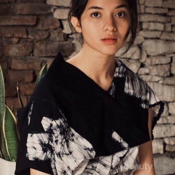 img-title Biar Hasilnya Tak Belang, Ini 4 Tips Memilih Warna Bedak Agar Sesuai dengan Kulit Wajah Kamu