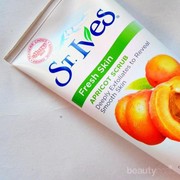 Jadi Kesayangan Para Beauty Vlogger! Udah Pada Cobain St. Ives Fresh Skin Apricot Scrub? Oke?