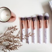 Sebelum Bepergian, Pastikan 4 Brush Ini Sudah Ada di Makeup Pouch Kamu ya!