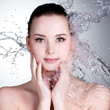 img-title Ladies, Jangan Keliru! Ini Dia Tips Cara Tepat Mencuci Muka yang Benar