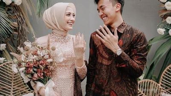 3 Trend Warna Kebaya Tahun 2019 Buat Kamu yang Mau Lamaran 3 Trend Warna Kebaya Tahun 2019 Buat Kamu yang Mau Lamaran