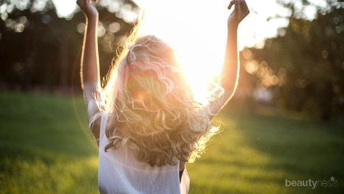 Berencana Bleaching Rambut Sendiri? Duh.. Cari Tahu Dulu Bahayanya