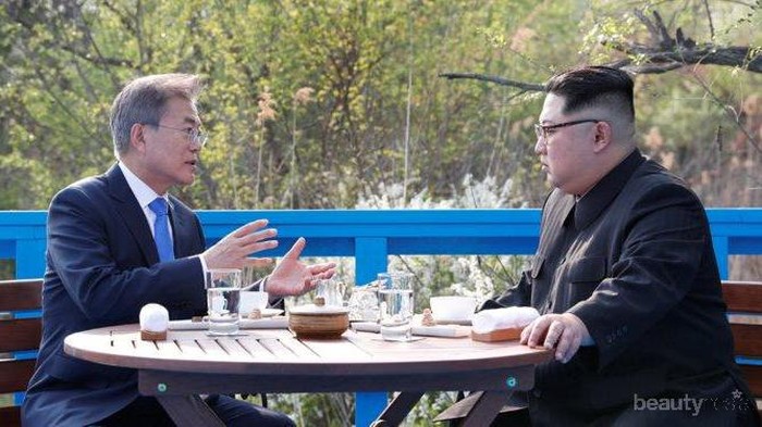 3 Kejadian Menarik Saat Pertemuan Hangat Antara Pemimpin Negara Korea
