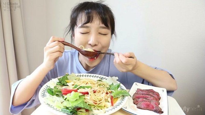 #FORUM Normal gak sih? Kalau lagi mau menstruasi bawaannya pengen makan terus? #FORUM Normal gak sih? Kalau lagi mau menstruasi bawaannya pengen makan terus?