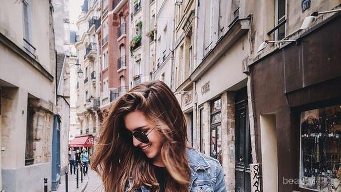 Mudah Dipadu Padankan, 4 Model Jaket Wanita Berikut Ini Harus Ada di Lemari Kamu!