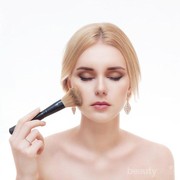 Pemilik Kulit Berminyak, Coba Tutorial Make Up Ini Supaya Make Up Kamu Tahan Lama di Wajah