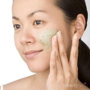 #FORUM Biar selalu kinclong, berapa hari sekali sih kita sebaiknya menggunakan facial scrub??