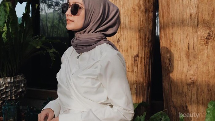 Jangan Asal-asalan, Begini Tips Melakukan Mix and Match Warna Hijab yang Seharusnya!