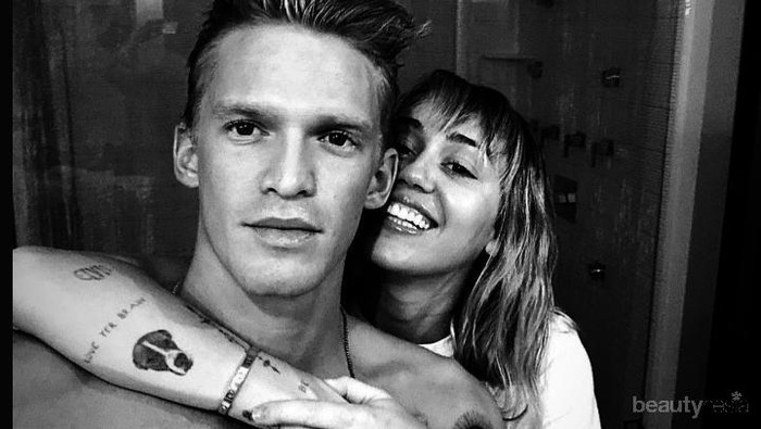 Romantis! Cody Simpson Ciptakan Lagu Spesial untuk Miley Cyrus