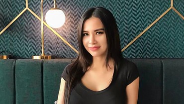 img-title Klarifikasi Maria Vania Usai Disinggung soal Operasi Payudara
