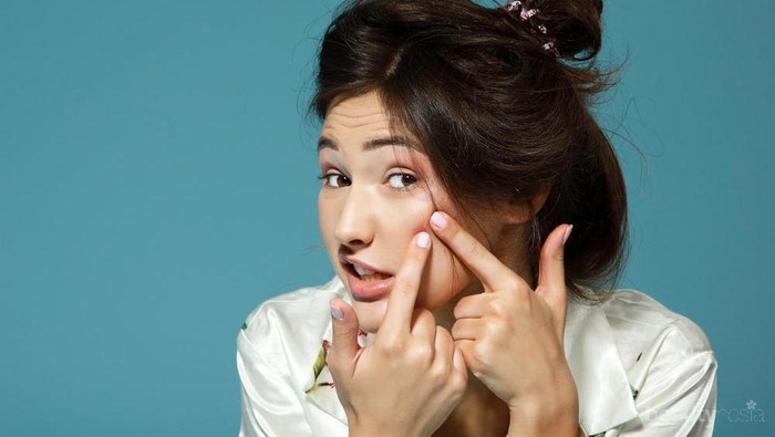 Cara Unik Ini Ternyata Bisa Menghilangkan Jerawat Membandel di Wajah, Lho!