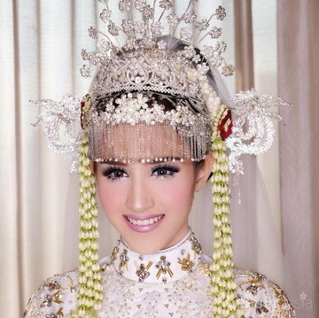 Pesona Tsamara Amany, Politikus Muda dengan Kebaya Betawi Modern