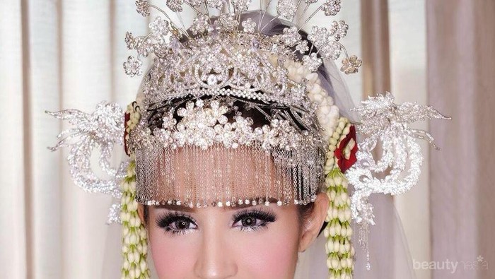 Pesona Tsamara Amany, Politikus Muda dengan Kebaya Betawi Modern