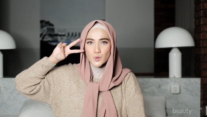 Tutorial Hijab Segiempat Praktis ala Hijabers Cantik Ashry Rabani