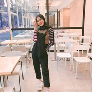Gemes-Gemes Banget! Coba Paduan Stripes X Hijab Ini Buat Acara Hang Out Kamu