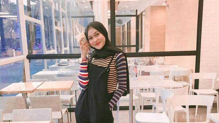 Gemes-Gemes Banget! Coba Paduan Stripes X Hijab Ini Buat Acara Hang Out Kamu