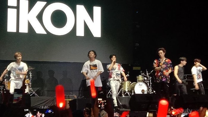 Penuh Haru! iKON Perdana Tampil di Indonesia Tanpa B.I!