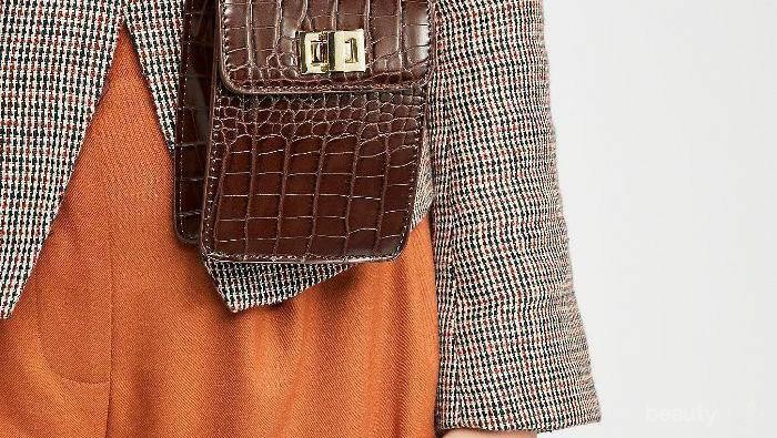Wajib Punya! Bum Bag dengan Kendall Jenner's Style, Bikin Gaya Simple Jadi Fashionable!