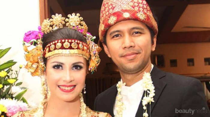 Tak Disangka! 6 Artis Indonesia Ini Menikah Sebelum Genap Berusia 20 Tahun Lho!