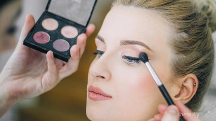 #FORUM Ladies, Menurut Kalian Perlukah Menggunakan Eye Primer Sebelum Menggunakan Eyeshadow??? Komen Ya.. #FORUM Ladies, Menurut Kalian Perlukah Menggunakan Eye Primer Sebelum Menggunakan Eyeshadow??? Komen Ya..