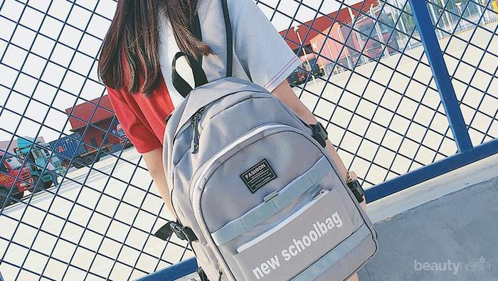 Tak Melulu Tomboy, Look Ini Juga Bisa Bikin Kamu Keren dengan Back Pack Lho