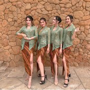 Model Kebaya Bridesmaid Kekinian untuk Kamu yang Tetap Ingin Tampil Seksi
