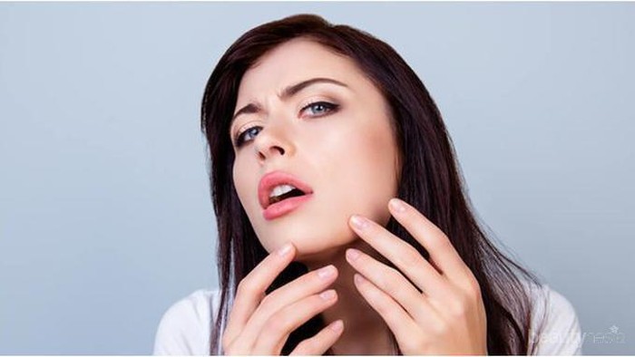 Hilangkan Komedo di Dagu dengan Tahapan Berikut Ini!