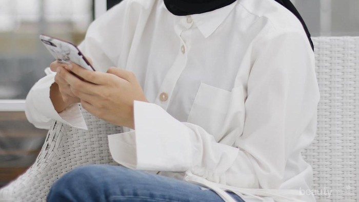 Deretan Pilihan Warna Atasan Hijab Milik Mega Iskanti yang Wajib Kamu Miliki di Lemari