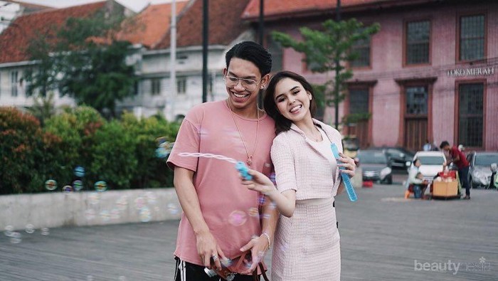 Move On dari Awkarin, 10 Potret Mesra Gaga Muhammad dengan Kekasih Barunya