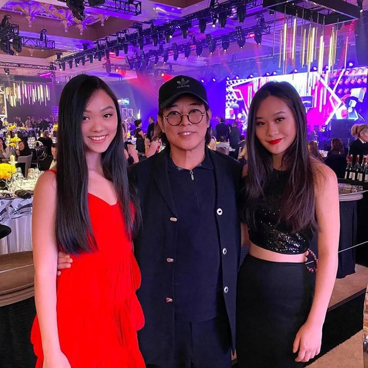 <p>Dari pernikahannya dengan Nina Li Chi, Jet Li dikaruniai dua anak perempuan, Jane Li dan Jada Li. Keduanya memiliki paras yang cantik. (Foto: Instagram @jetli)</p>