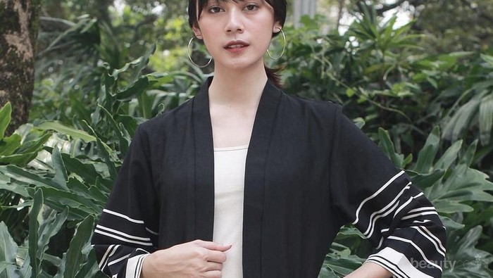 Lagi Kekinian, Model Kimono Ini Bisa Jadi Pilihan Gaya Sehari-hari Kamu Biar Lebih Hits