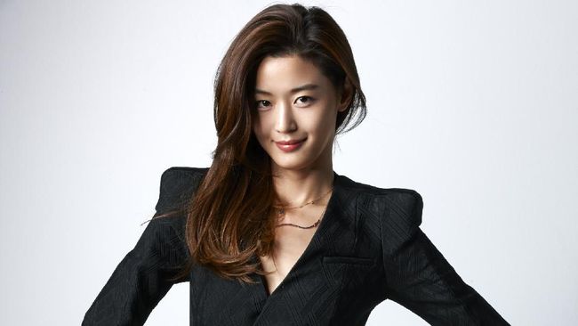 Aktris Jun Ji-hyun dilaporkan menjadi selebritas Korea dengan penghasilan tertinggi tahun ini.