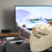 Agar Weekend Tak Suram, yuk Isi Weekend Kamu dengan Koleksi Film Drama Komedi Ini!