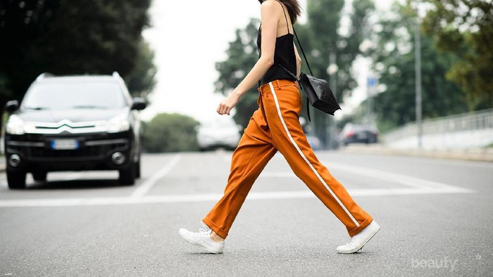 Lagi Kekinian, 4 Cara Pakai Track Pants Ini Bakal Bikin Penampilan Kamu Makin Stylish