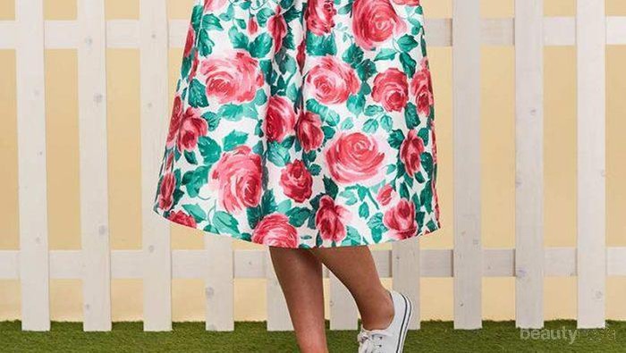 Siap-siap Tampil Penuh Gaya di Musim Panas dengan Floral Maxi Skirt Seperti Ini!