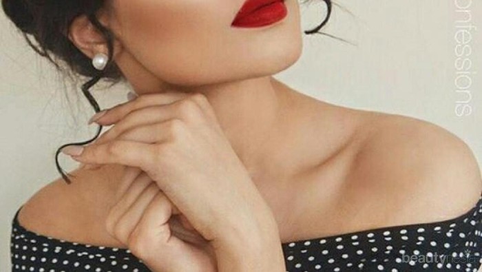 Ingin Pakai Lipstick Merah Tanpa Terlihat Menor? 5 Tips Ini Harus Kamu Lakukan Saat Memakainya