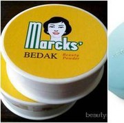 Antara bedak tabur Wardah dan Marcks, kamu pilih yang mana?