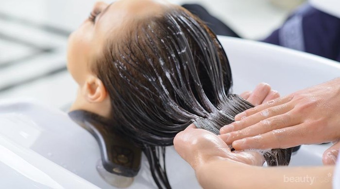 Suka Membingungkan! Apa Sih Perbedaan Antara Creambath, Hair Mask, sama Hair Spa?