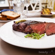 Yuk, Belajar Cara Membedakan Tingkat Kematangan Steak Sebelum Memanggangnya Biar Enggak Salah