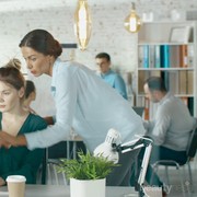 Punya Teman Kantor yang Bossy? Sikapi dengan 4 Cara Ini!