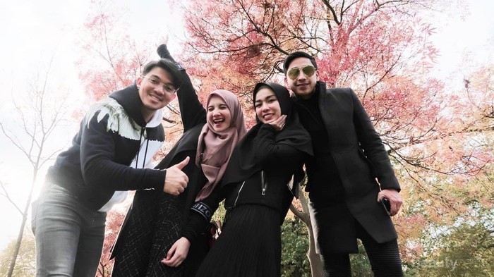 Deretan Gudang Uang Medina Zein, Hijabers yang Laporkan Irwansyah ke Polisi