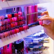 Amankah Mencoba Makeup Tester di Counter Kosmetik? Ini Hal-hal yang Perlu Kamu Ketahui!
