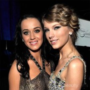 #FORUM Lebih Suka Katy Perry atau Taylor Swift?